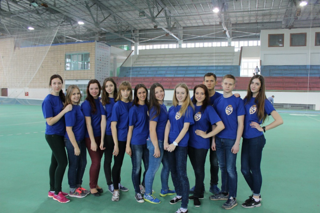 Волонтеры ВолГУ приняли участие в организации легкоатлетического военно-исторического фестиваля (1).jpg